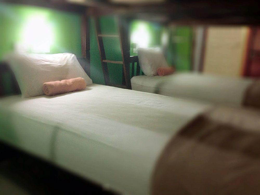 Silla Patong Hostel Kültér fotó