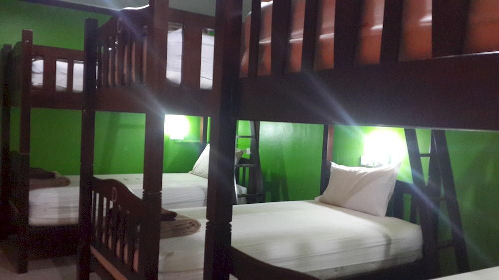 Silla Patong Hostel Kültér fotó