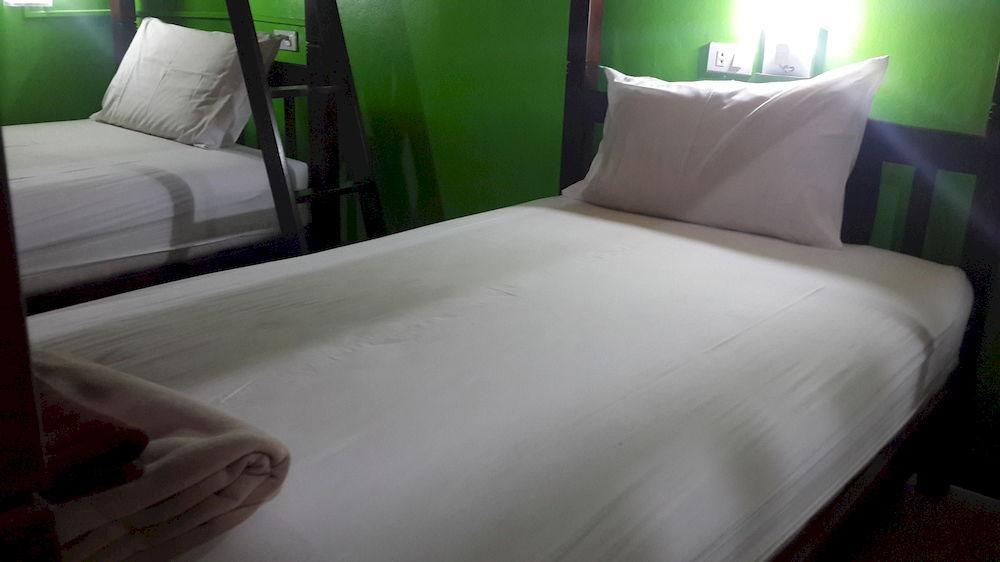 Silla Patong Hostel Kültér fotó