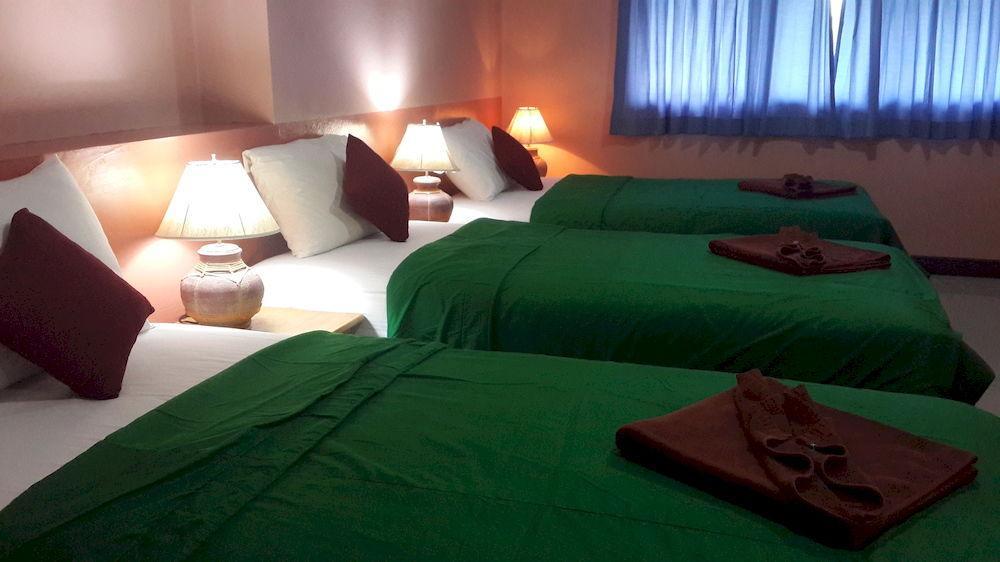 Silla Patong Hostel Kültér fotó