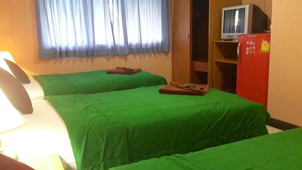 Silla Patong Hostel Kültér fotó