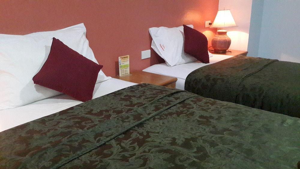 Silla Patong Hostel Kültér fotó