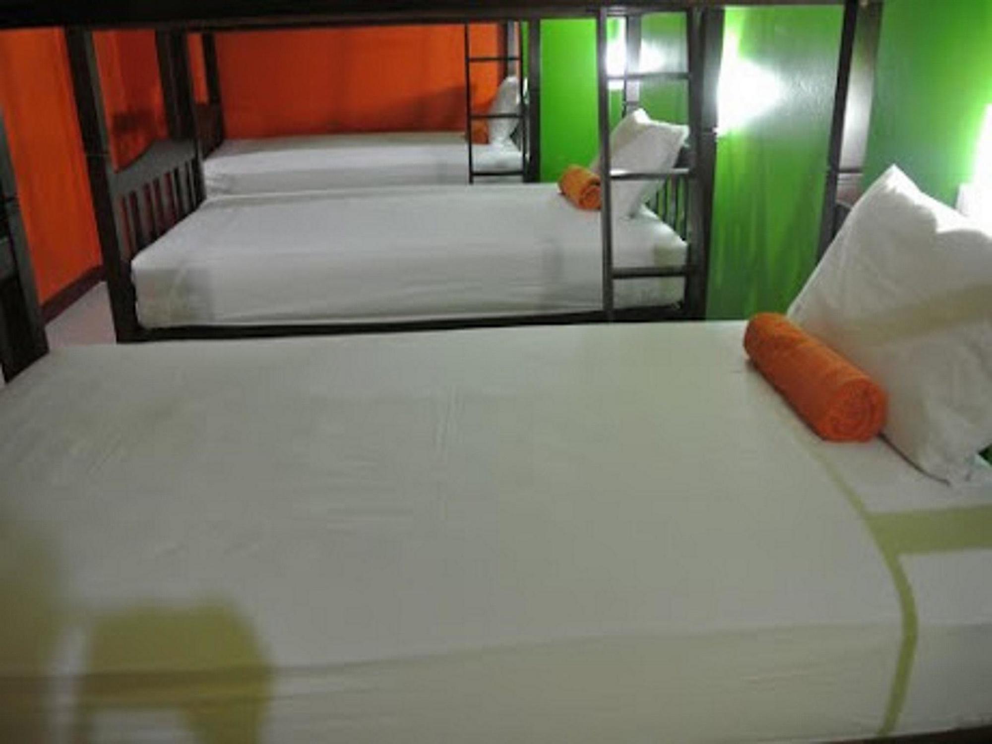 Silla Patong Hostel Kültér fotó