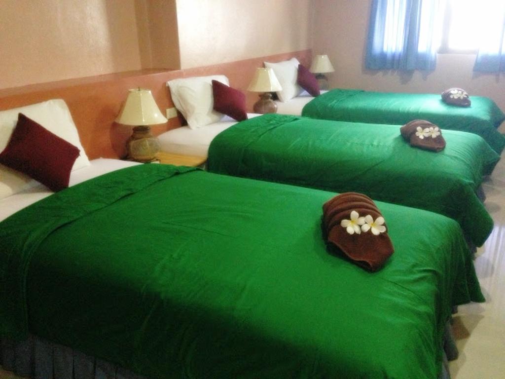 Silla Patong Hostel Kültér fotó