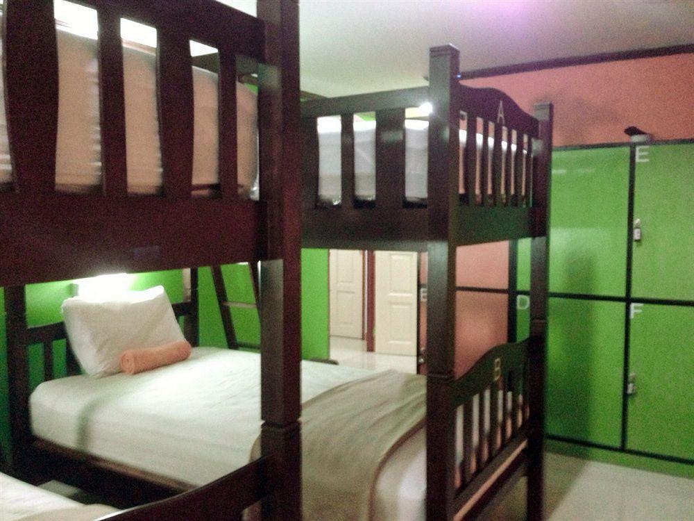 Silla Patong Hostel Kültér fotó