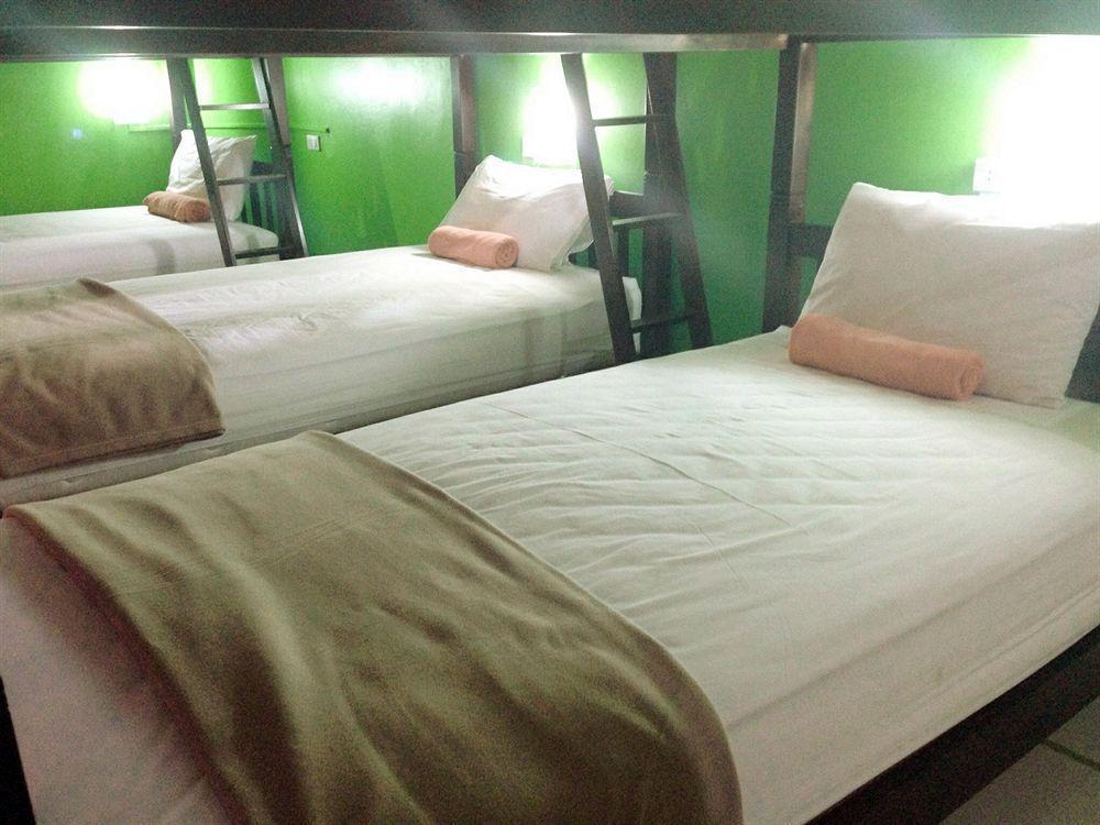 Silla Patong Hostel Kültér fotó