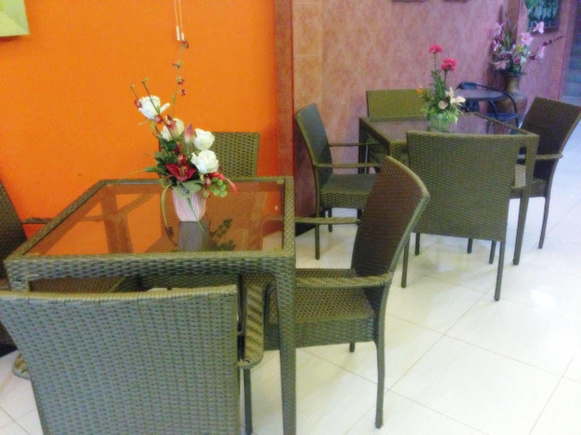 Silla Patong Hostel Kültér fotó