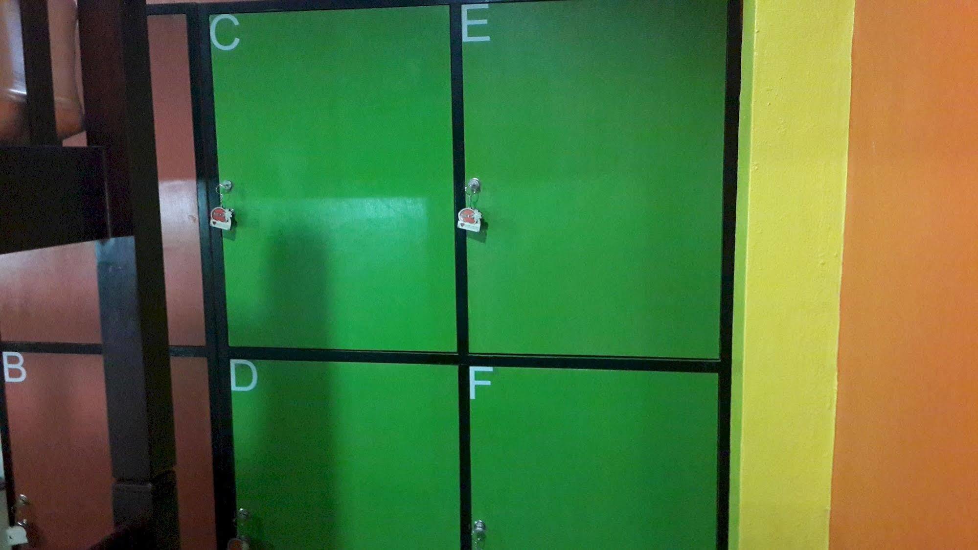 Silla Patong Hostel Kültér fotó