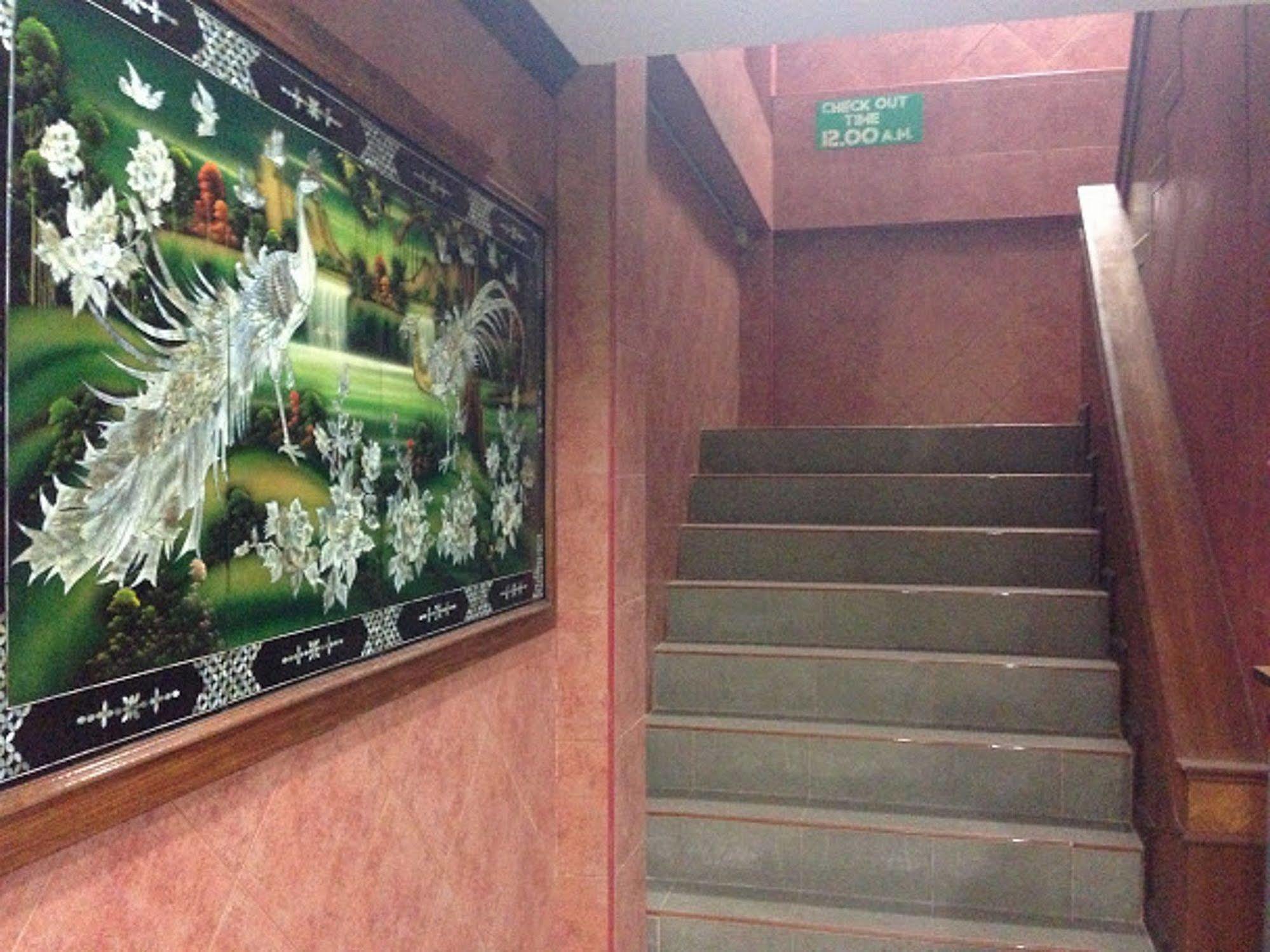 Silla Patong Hostel Kültér fotó
