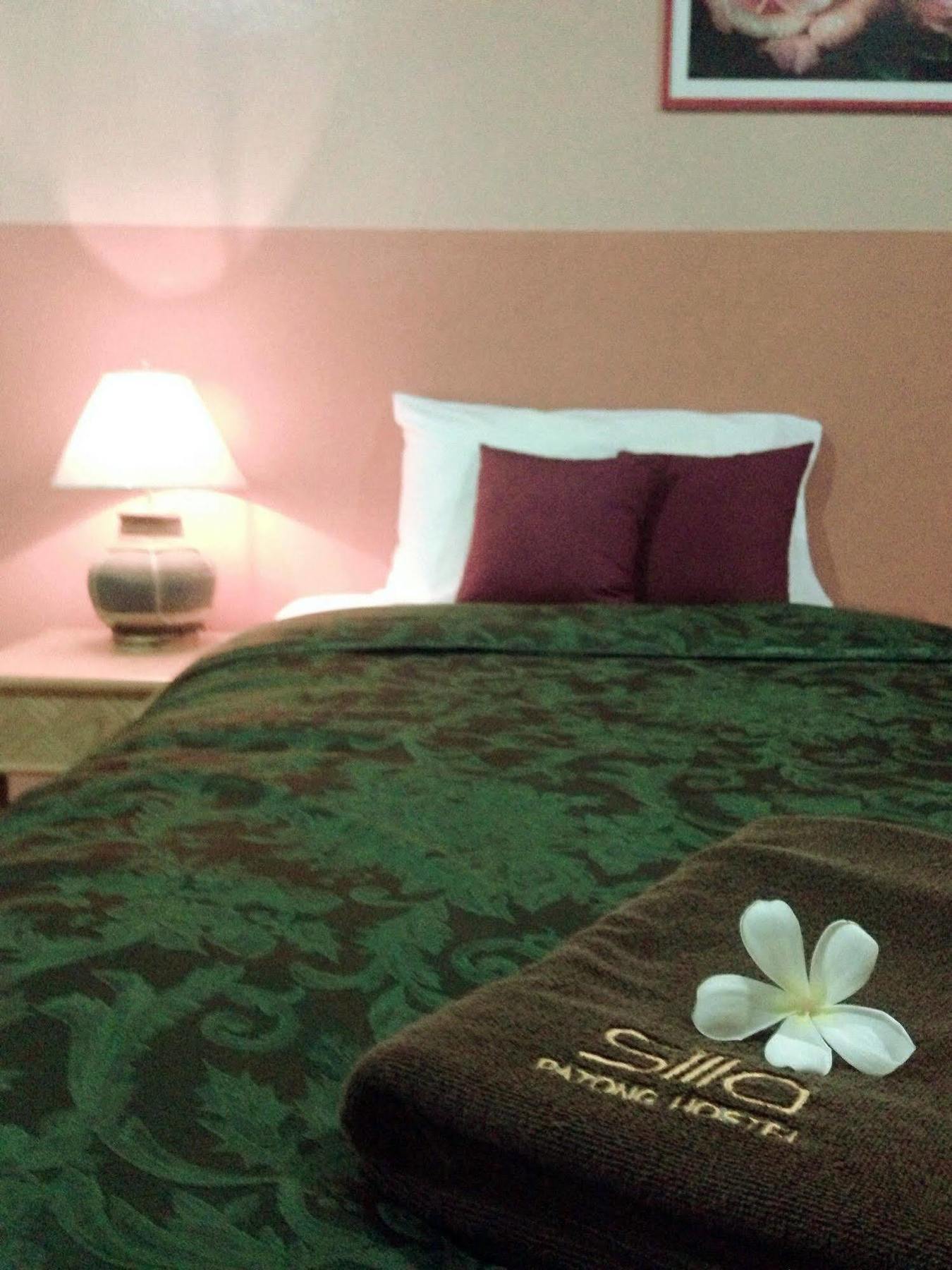 Silla Patong Hostel Kültér fotó