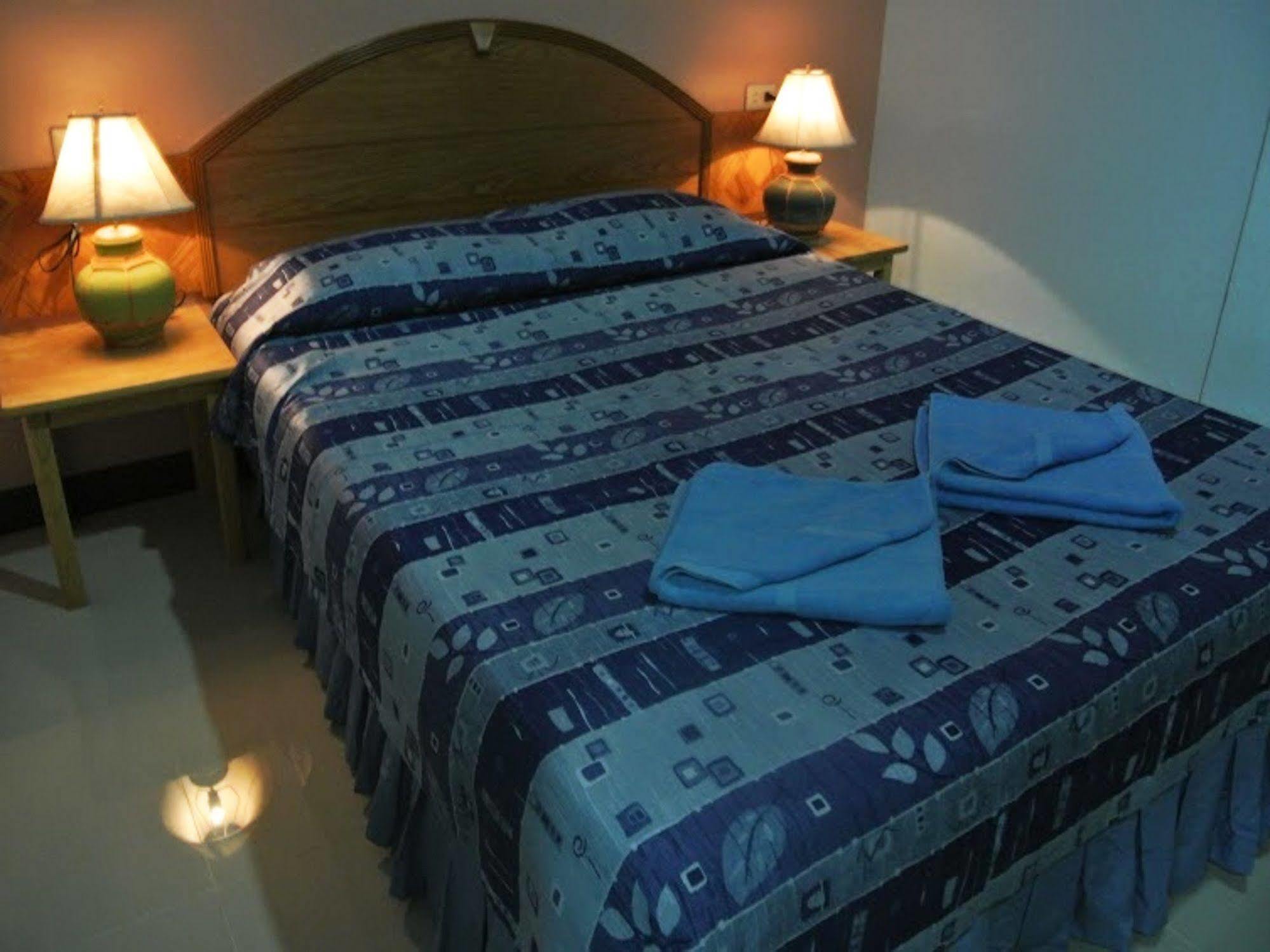 Silla Patong Hostel Kültér fotó