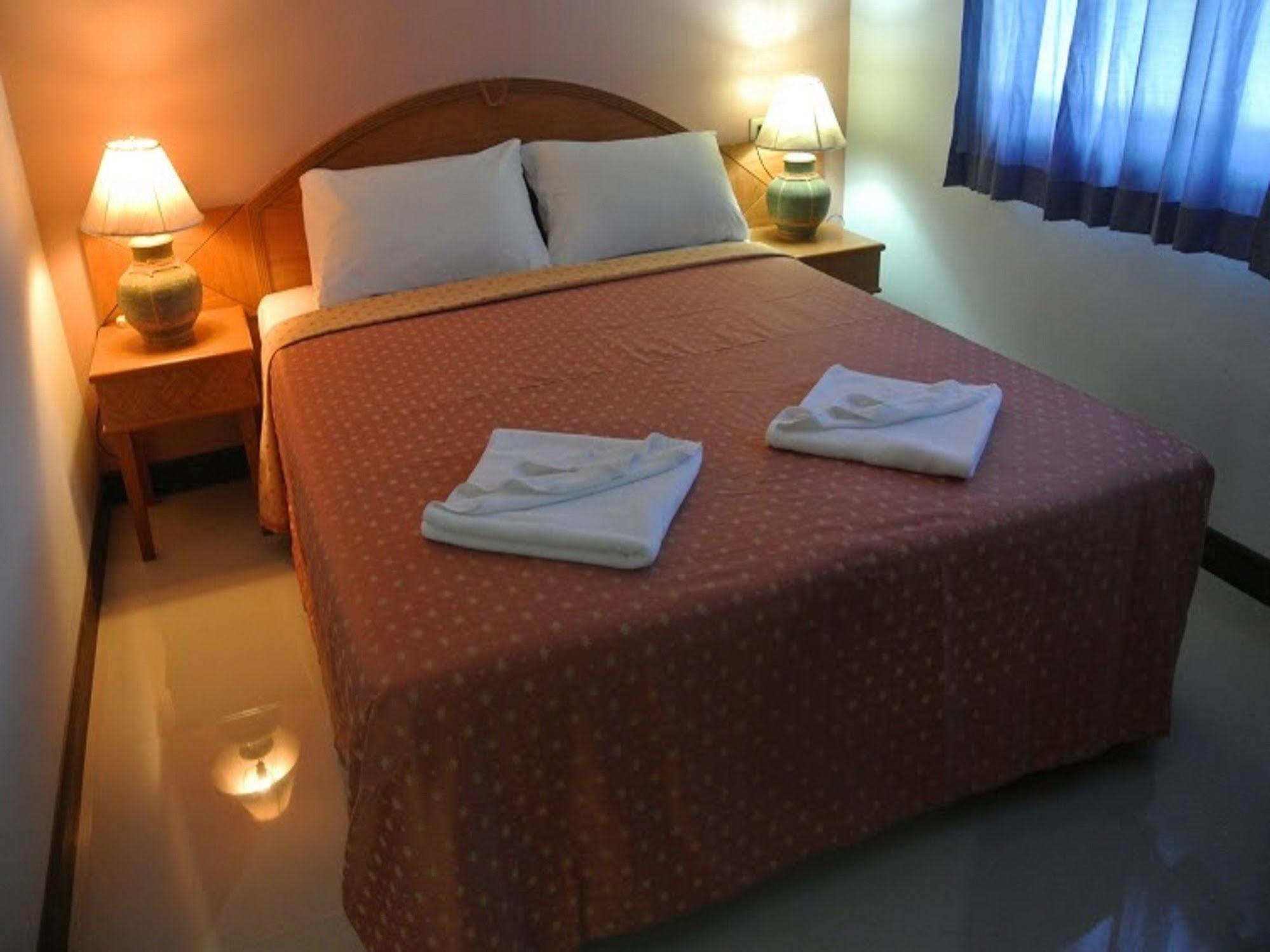 Silla Patong Hostel Kültér fotó