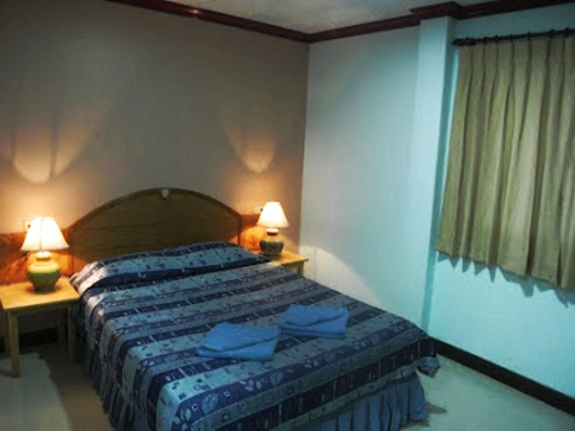 Silla Patong Hostel Kültér fotó