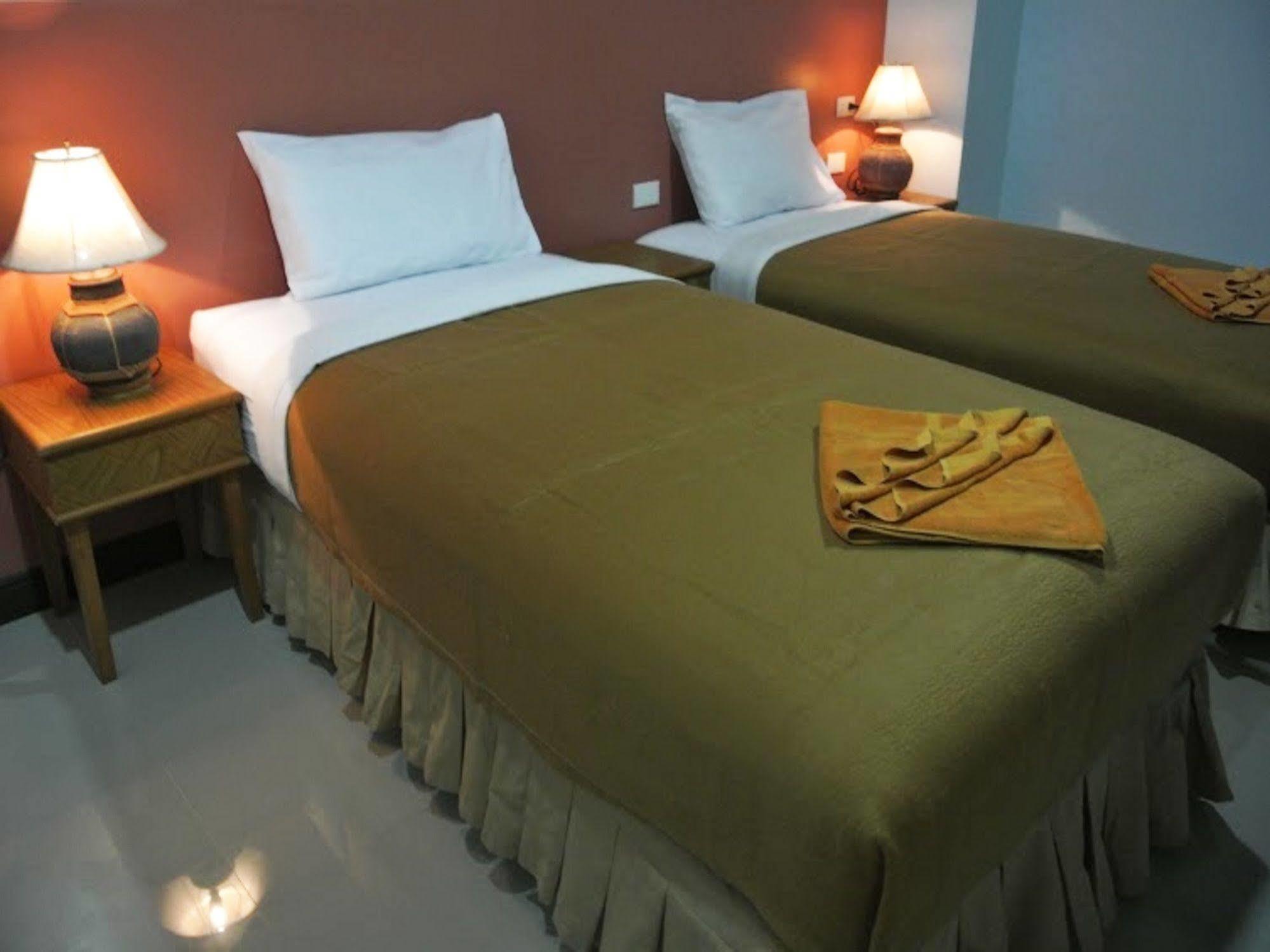 Silla Patong Hostel Kültér fotó