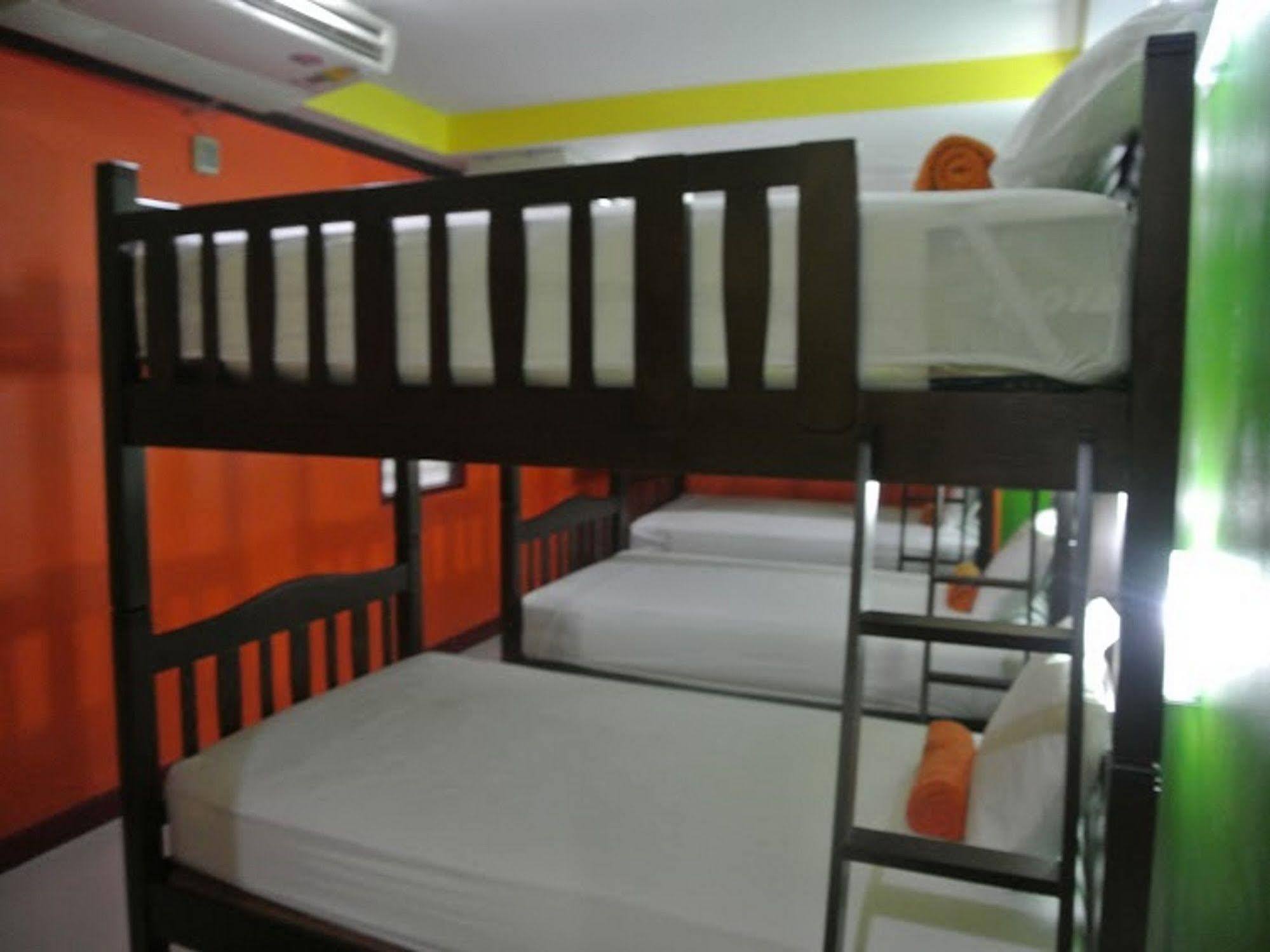 Silla Patong Hostel Kültér fotó