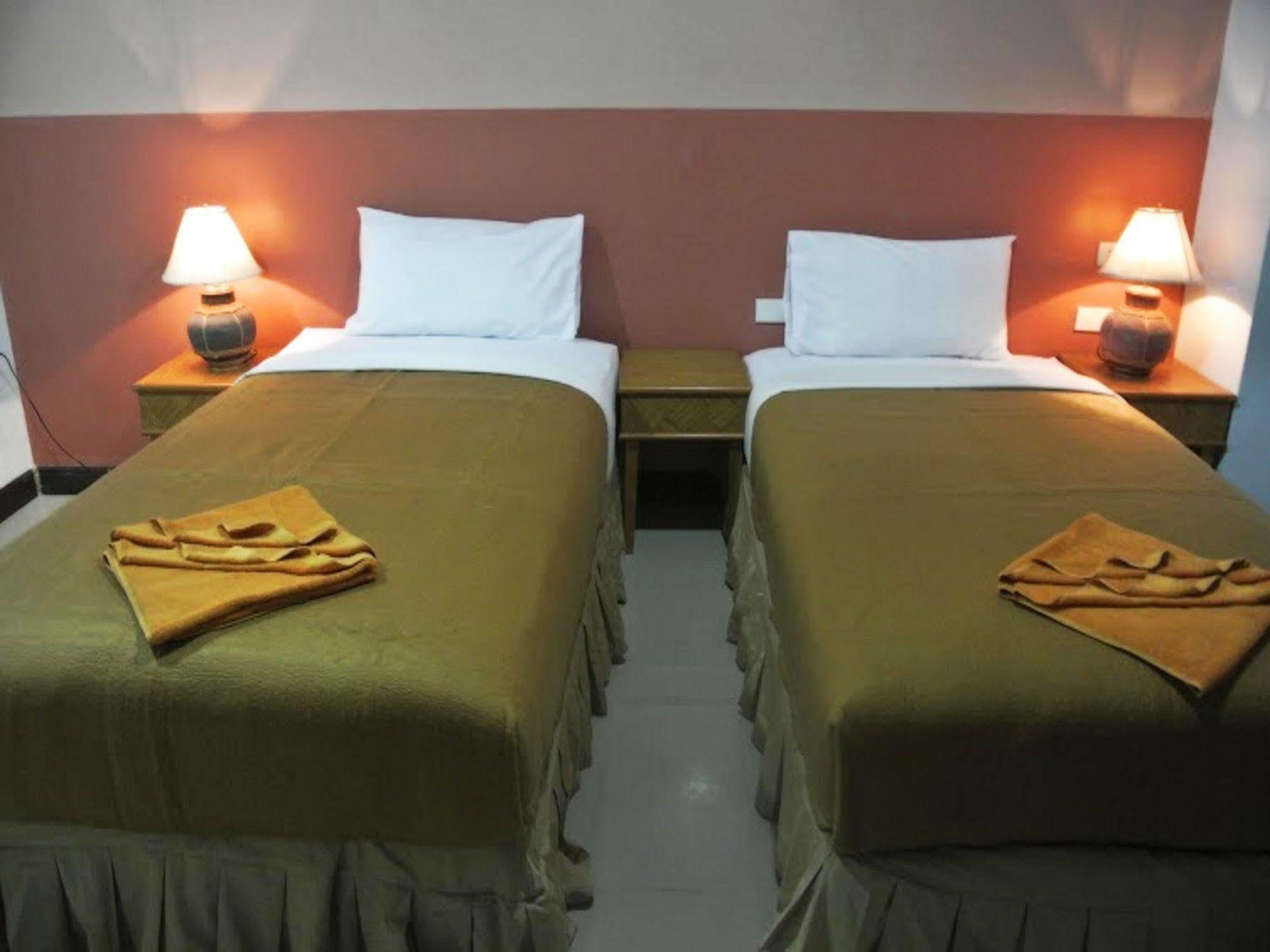 Silla Patong Hostel Kültér fotó