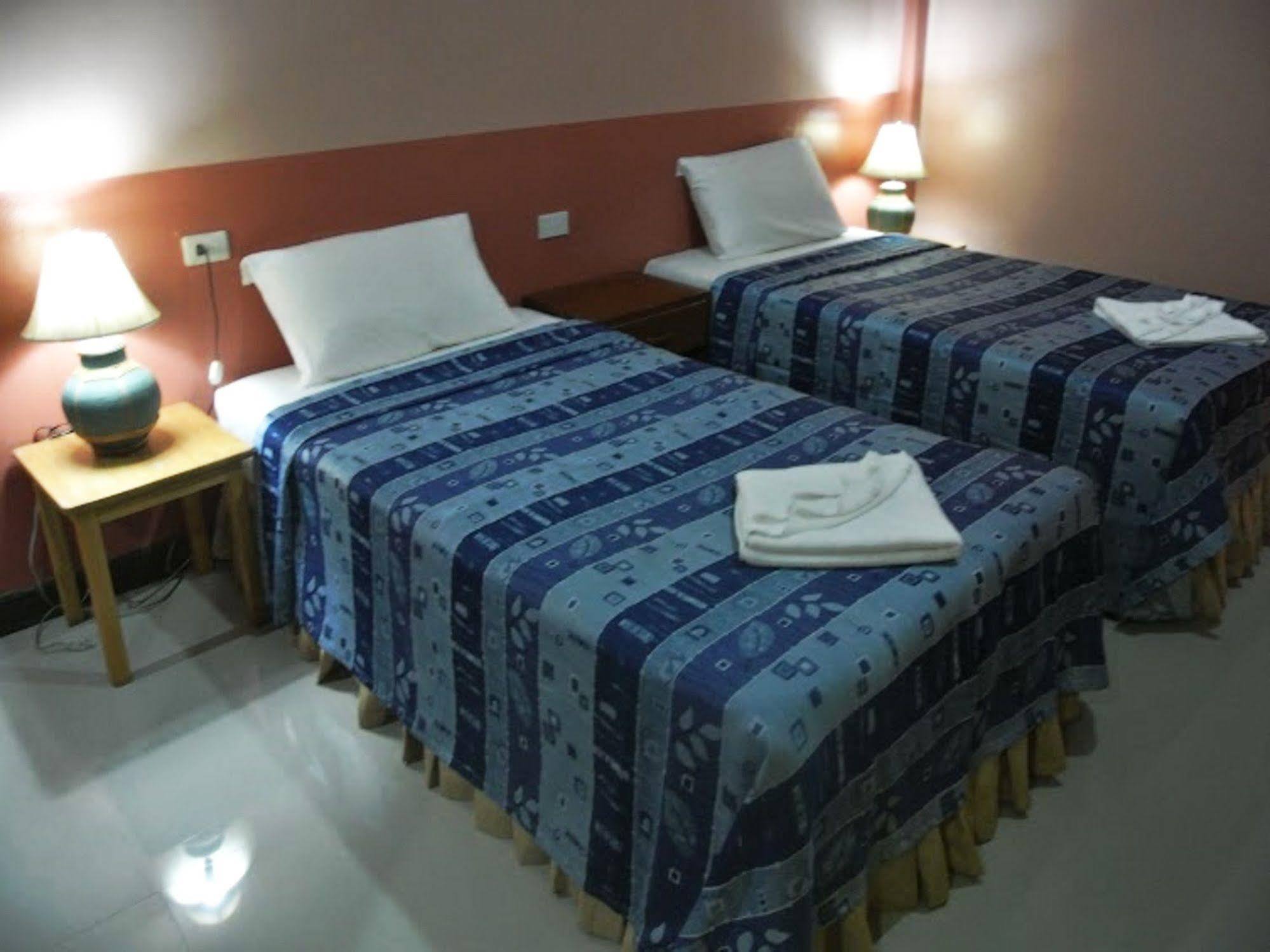 Silla Patong Hostel Kültér fotó