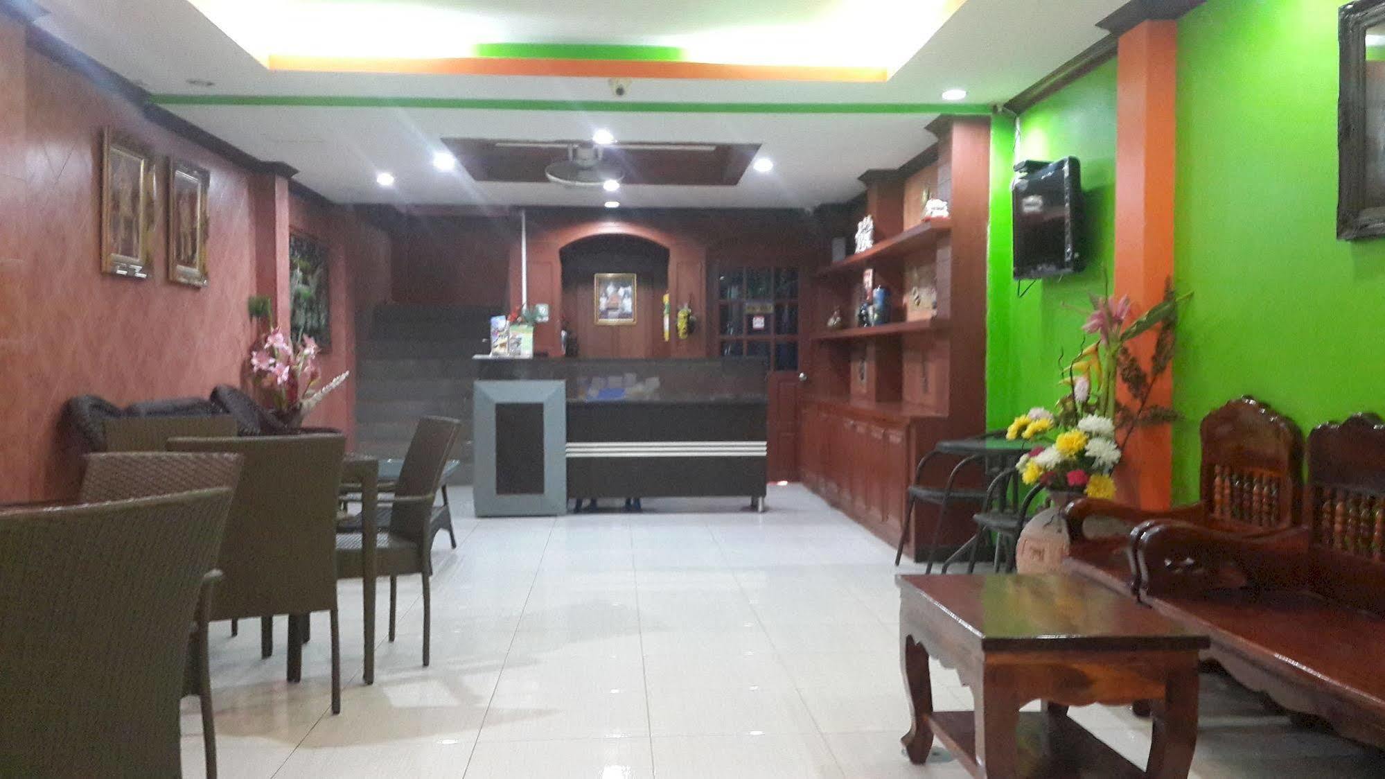 Silla Patong Hostel Kültér fotó