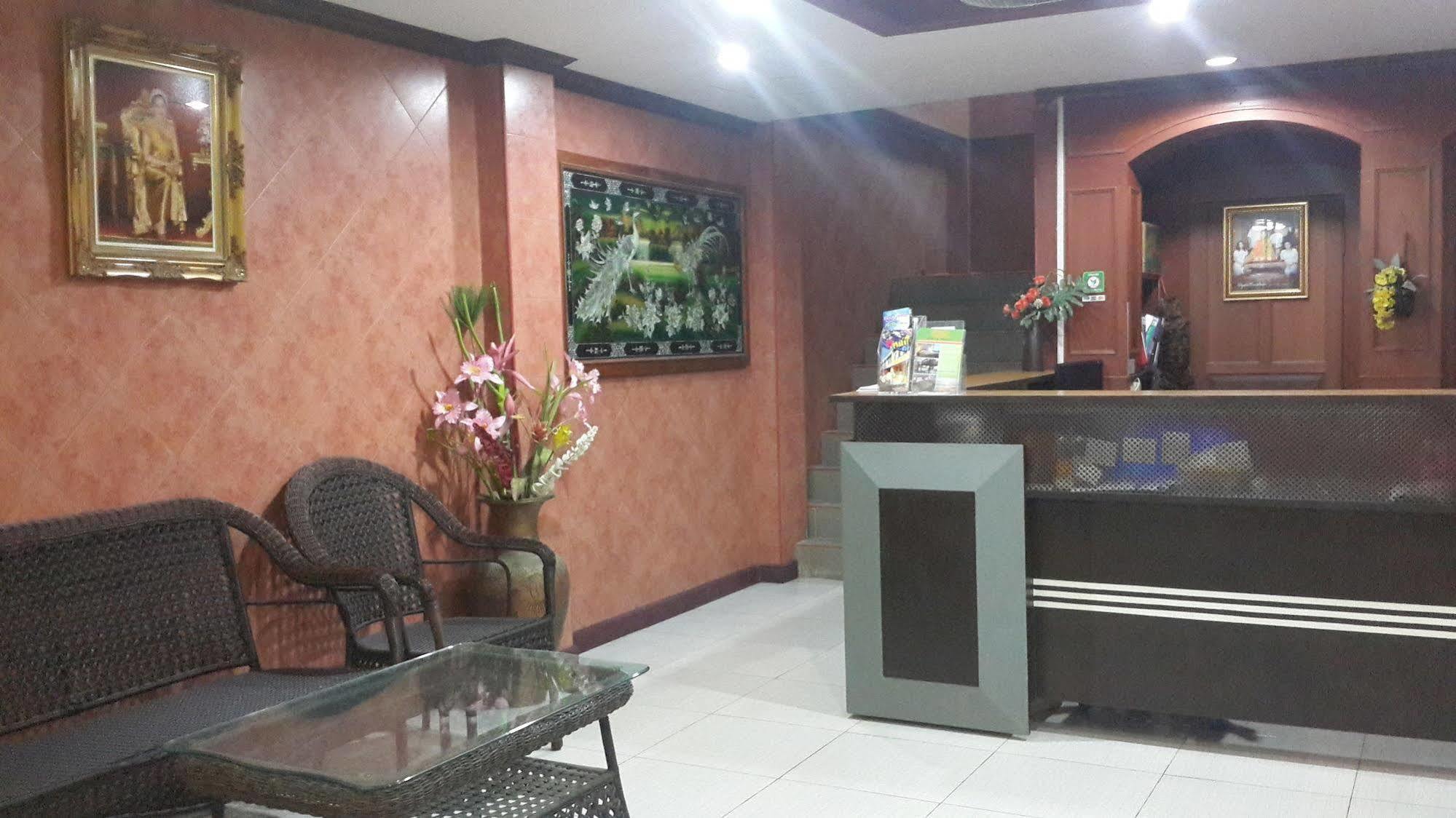 Silla Patong Hostel Kültér fotó