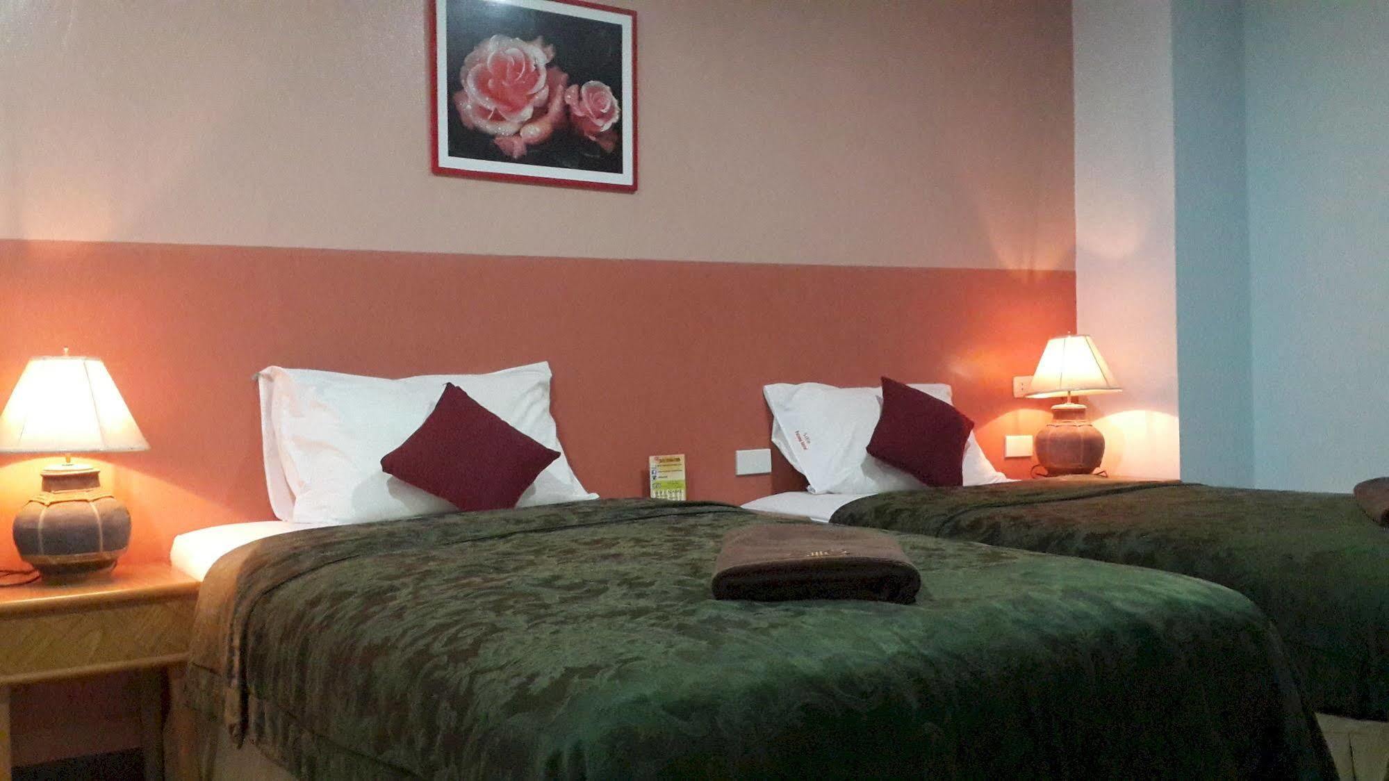 Silla Patong Hostel Kültér fotó
